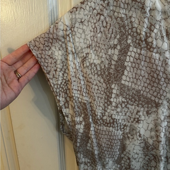 Karlie Snakeskin Print Top Gray / Large - Picture 5 of 8